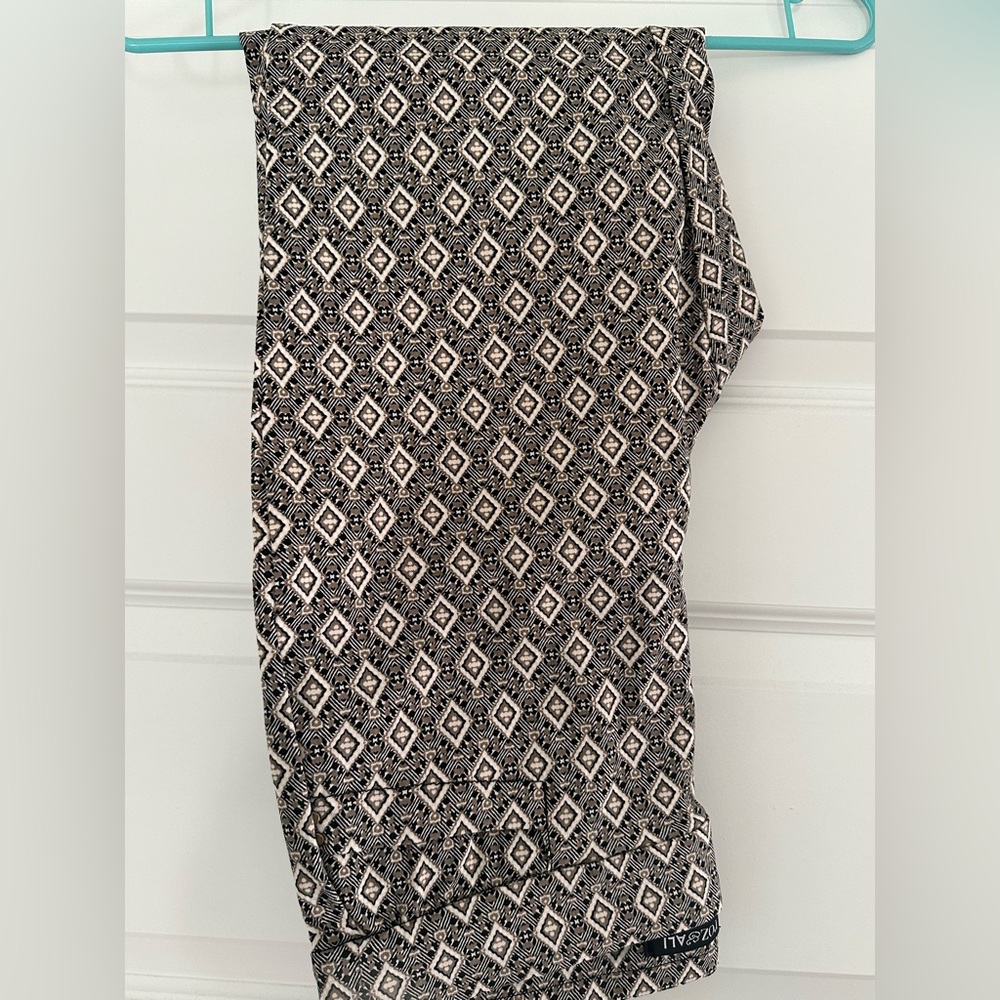 BNWT ROZ & ALI CROPPED PRINT PANTS COMFY AND CUTE